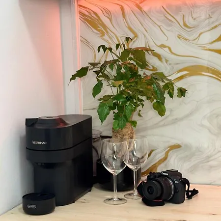 Heart Of The City Stylish Stay 2 Room Apartment